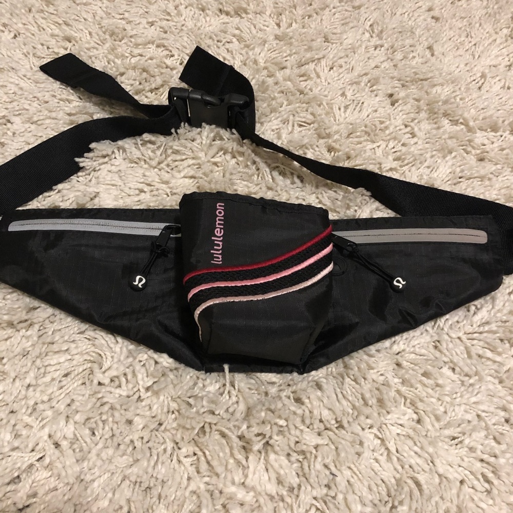 EUC Lululemon Fanny pack